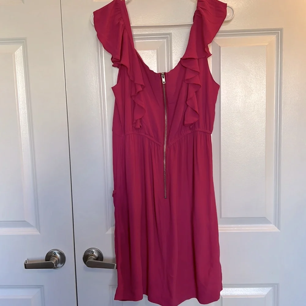 đź’•BEAUTIFUL Pink flowy Dress by HYPE size large - Picture 8 of 16